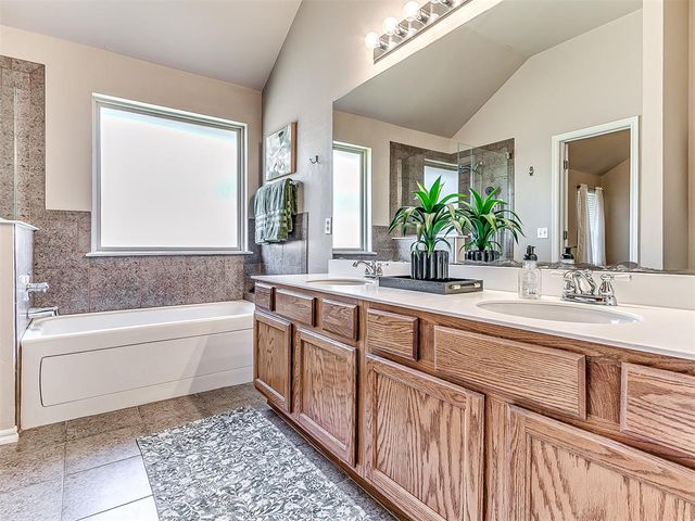 2504 Rookhaven Lane, Yukon, OK 73099