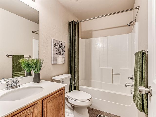 2504 Rookhaven Lane, Yukon, OK 73099