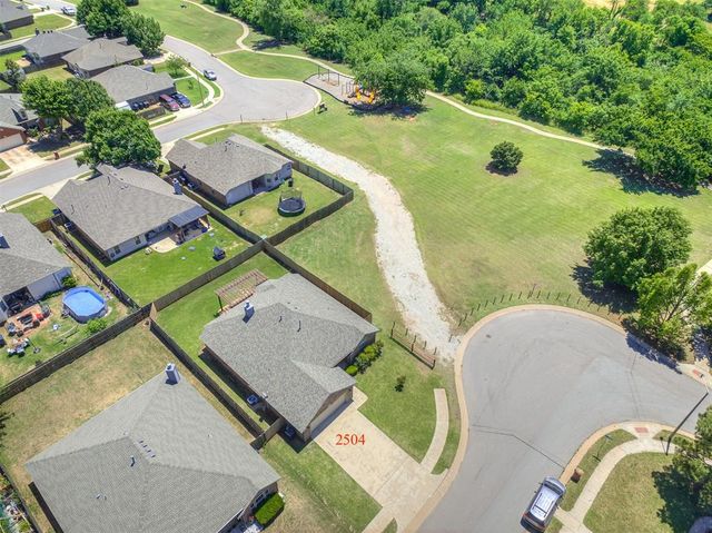 2504 Rookhaven Lane, Yukon, OK 73099