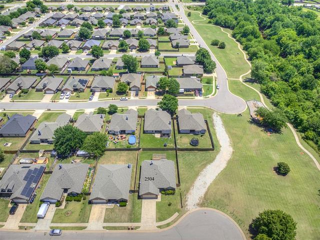 2504 Rookhaven Lane, Yukon, OK 73099