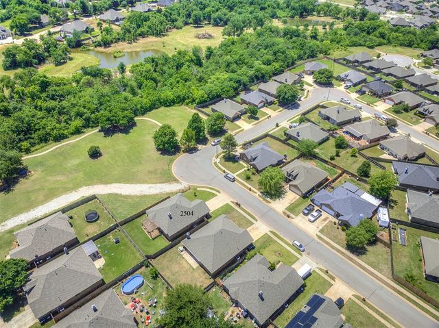 2504 Rookhaven Lane, Yukon, OK 73099
