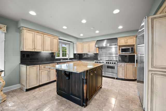17649 S Richmond Road, Plainfield, IL 60586