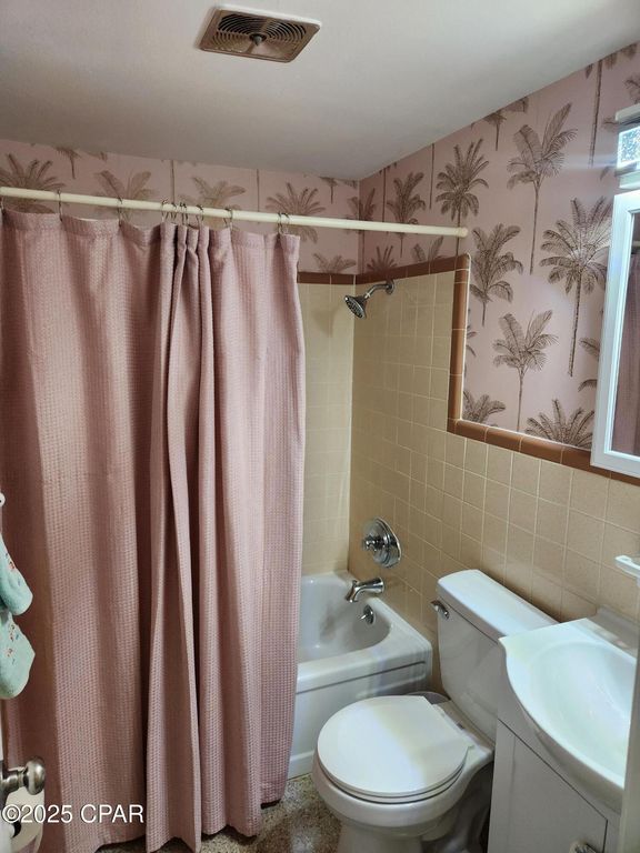 Image 7 of property listing at 501 Camelia St Street, Panama City Beach, FL 32407