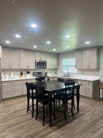 1172 Spruce Tree Cir, Sacramento, CA 95831