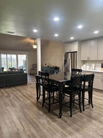 1172 Spruce Tree Cir, Sacramento, CA 95831