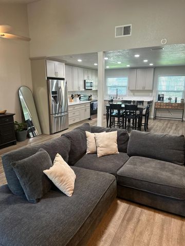 1172 Spruce Tree Cir, Sacramento, CA 95831