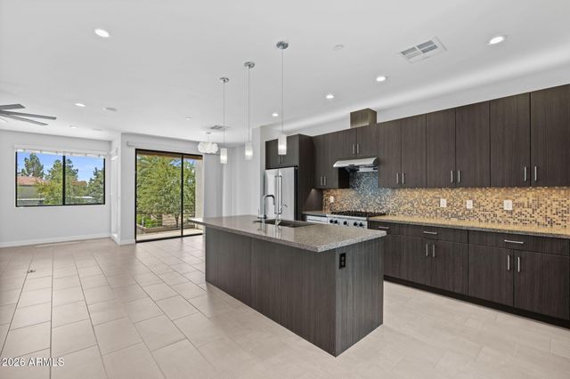 3233 N 70TH Street 1023, Scottsdale, AZ 85251