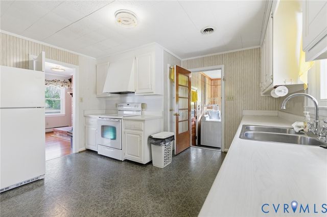 1657 Forest Glenn Cir, Chester, VA 23836