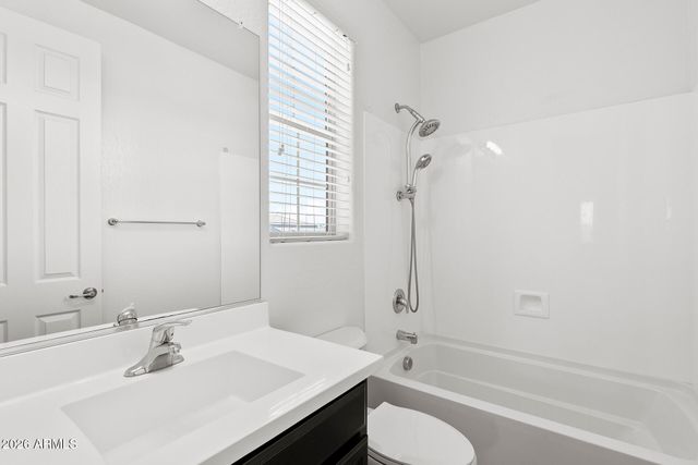 130 N BAY Drive, Gilbert, AZ 85233