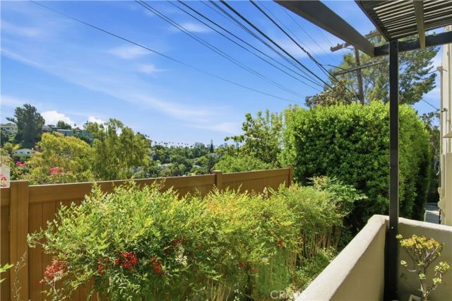 3023 Berkeley 1, Los Angeles, CA 90026