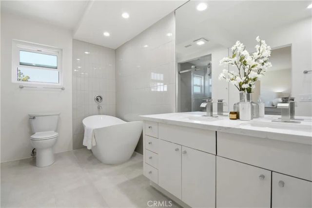3023 Berkeley 1, Los Angeles, CA 90026