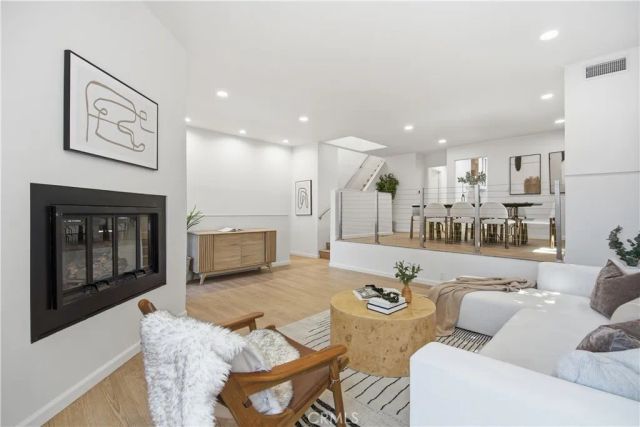3023 Berkeley 1, Los Angeles, CA 90026