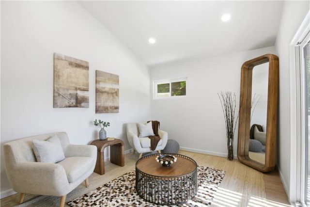 3023 Berkeley 1, Los Angeles, CA 90026
