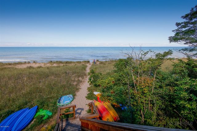 Maple Street, South Haven, MI 49090