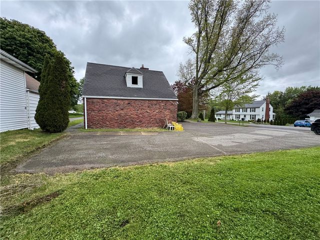 106 Milheim Dr, Center Twp, PA 16001