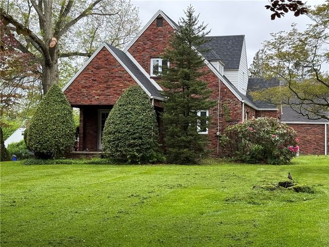106 Milheim Dr, Center Twp, PA 16001