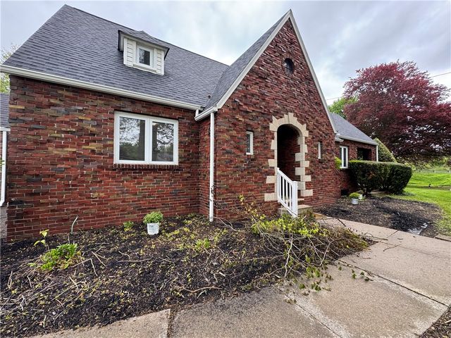 106 Milheim Dr, Center Twp, PA 16001