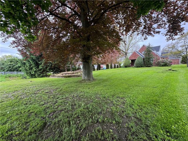 106 Milheim Dr, Center Twp, PA 16001
