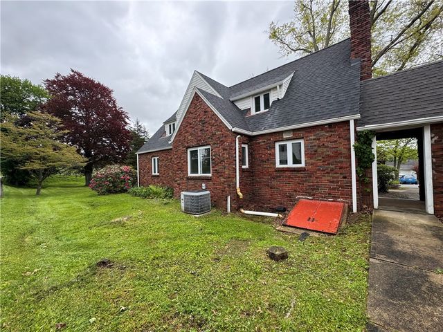 106 Milheim Dr, Center Twp, PA 16001