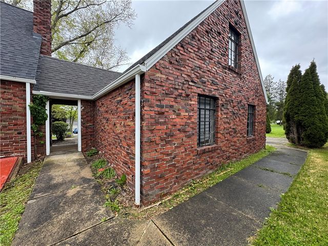 106 Milheim Dr, Center Twp, PA 16001