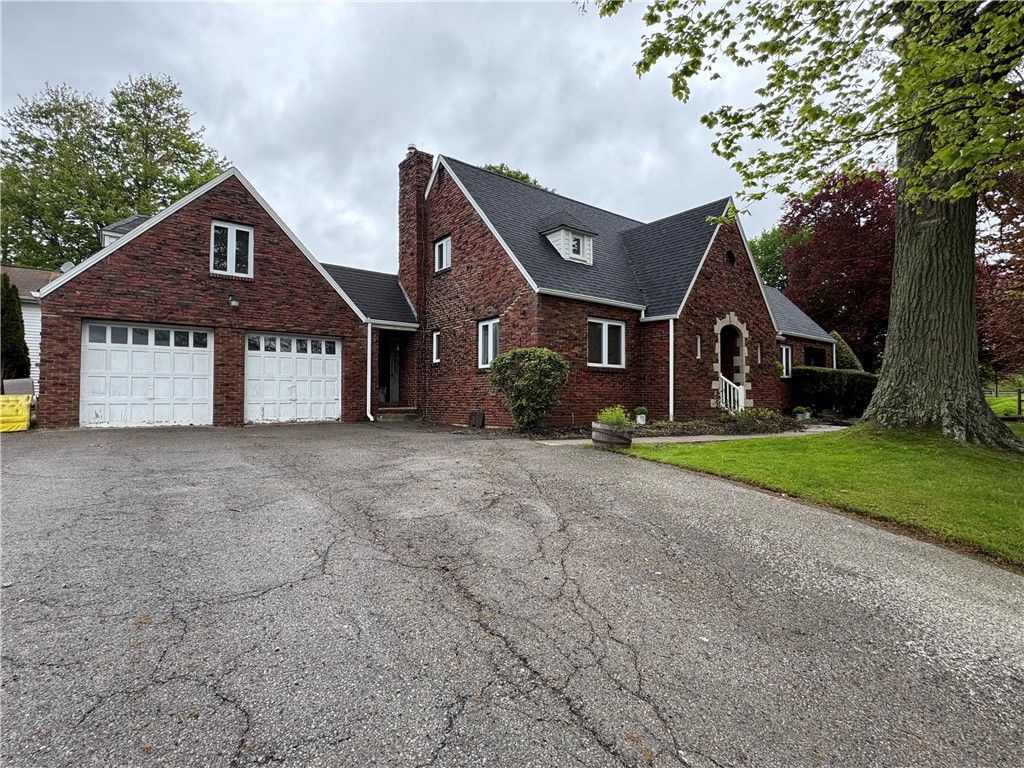 106 Milheim Dr, Center Twp, PA 16001