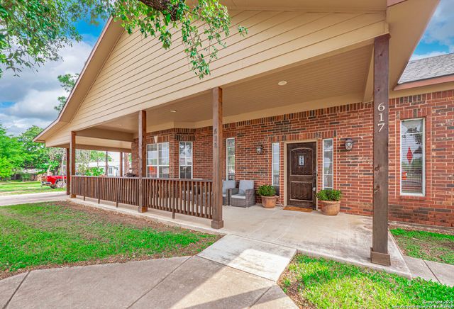 617 State Highway 123 N, Stockdale, TX 78160