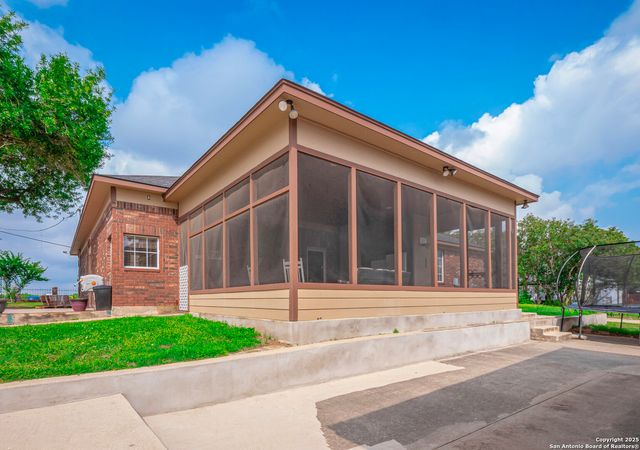 617 State Highway 123 N, Stockdale, TX 78160