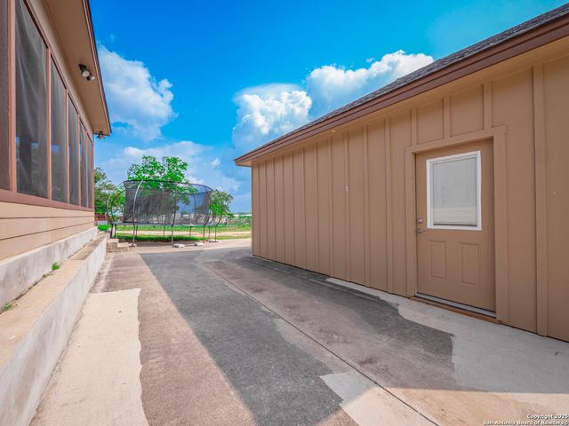 617 State Highway 123 N, Stockdale, TX 78160