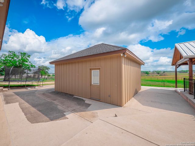 617 State Highway 123 N, Stockdale, TX 78160