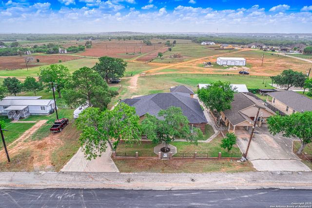 617 State Highway 123 N, Stockdale, TX 78160