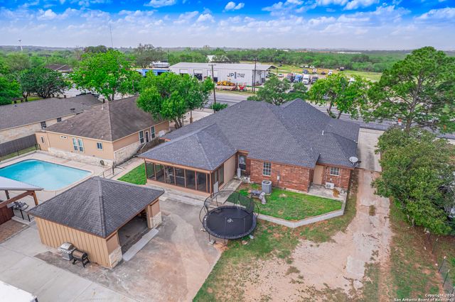 617 State Highway 123 N, Stockdale, TX 78160