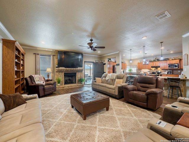 617 State Highway 123 N, Stockdale, TX 78160