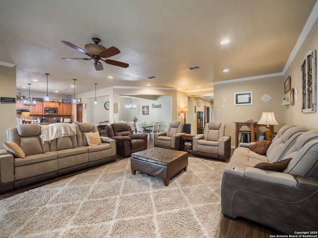 617 State Highway 123 N, Stockdale, TX 78160