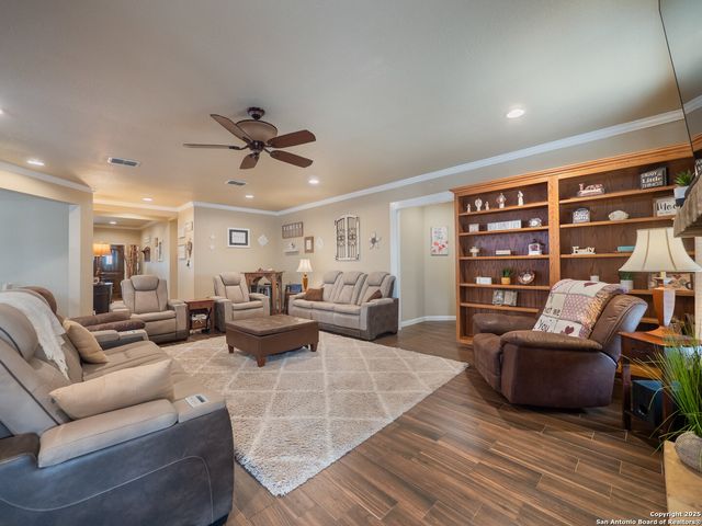 617 State Highway 123 N, Stockdale, TX 78160