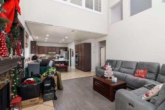 569 Inverlochy Dr, Fallbrook, CA 92028