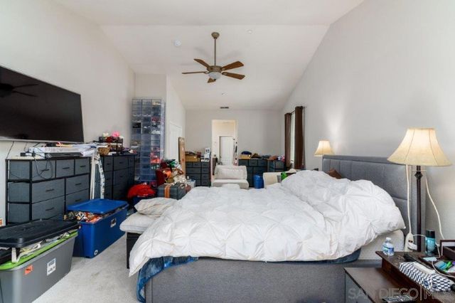 569 Inverlochy Dr, Fallbrook, CA 92028