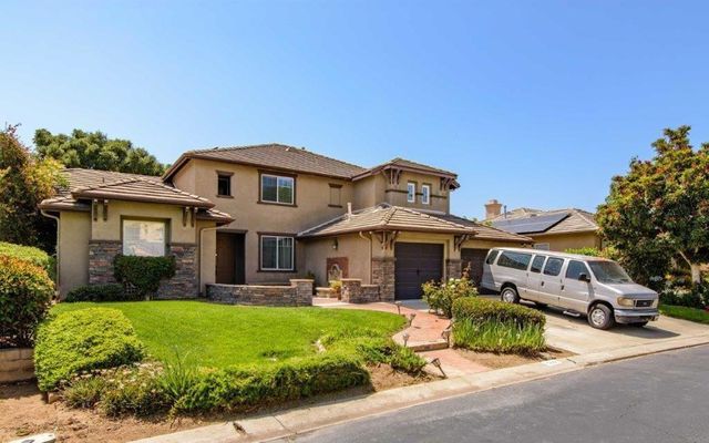 569 Inverlochy Dr, Fallbrook, CA 92028