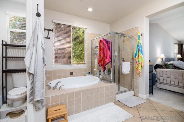 569 Inverlochy Dr, Fallbrook, CA 92028