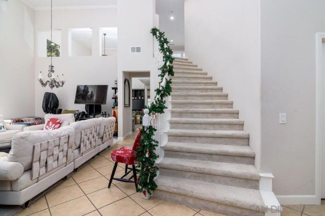 569 Inverlochy Dr, Fallbrook, CA 92028