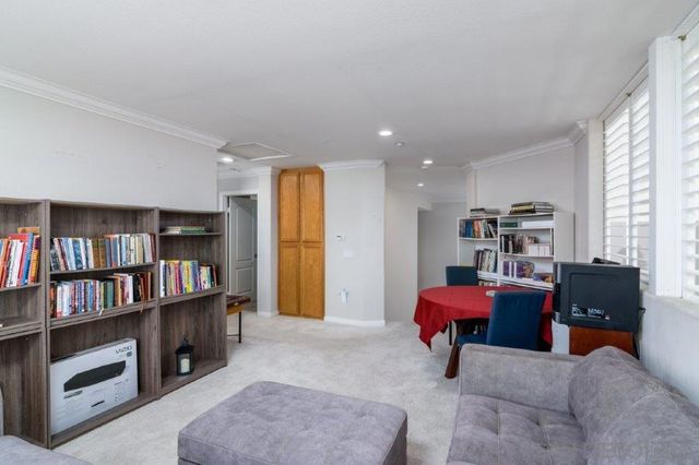 569 Inverlochy Dr, Fallbrook, CA 92028