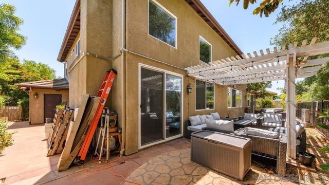 569 Inverlochy Dr, Fallbrook, CA 92028