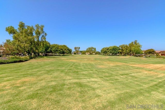 569 Inverlochy Dr, Fallbrook, CA 92028