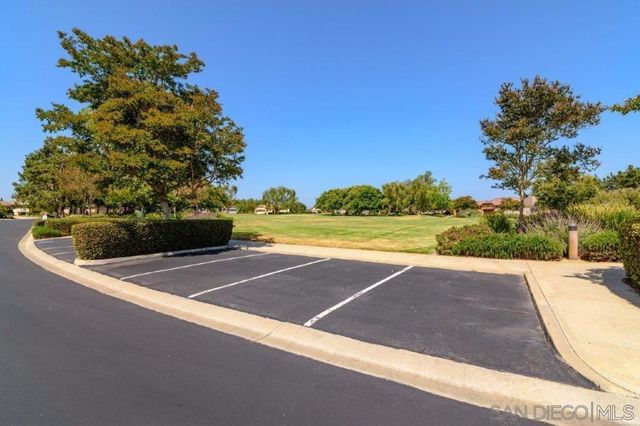 569 Inverlochy Dr, Fallbrook, CA 92028