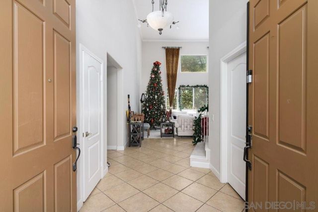 569 Inverlochy Dr, Fallbrook, CA 92028