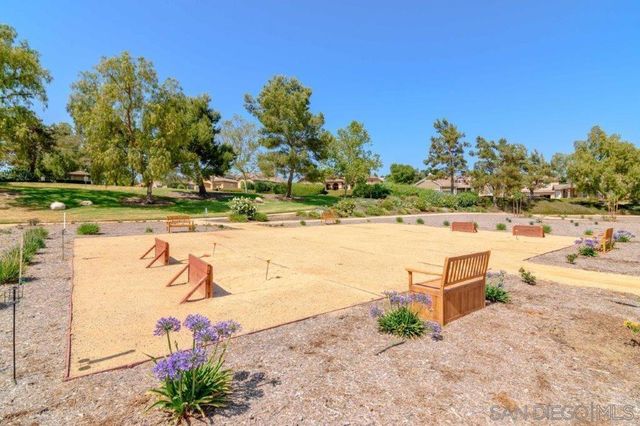 569 Inverlochy Dr, Fallbrook, CA 92028