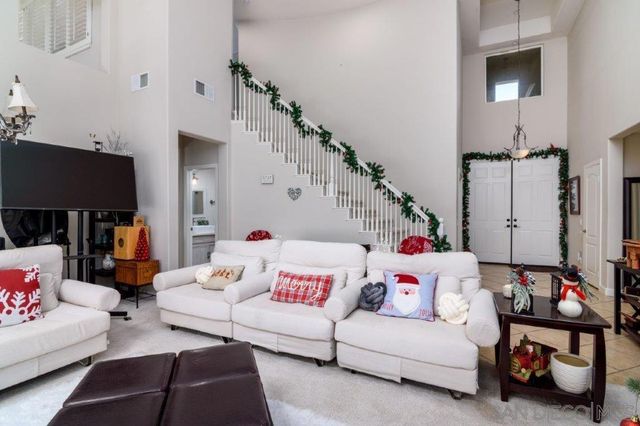 569 Inverlochy Dr, Fallbrook, CA 92028