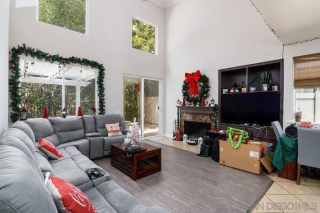 569 Inverlochy Dr, Fallbrook, CA 92028