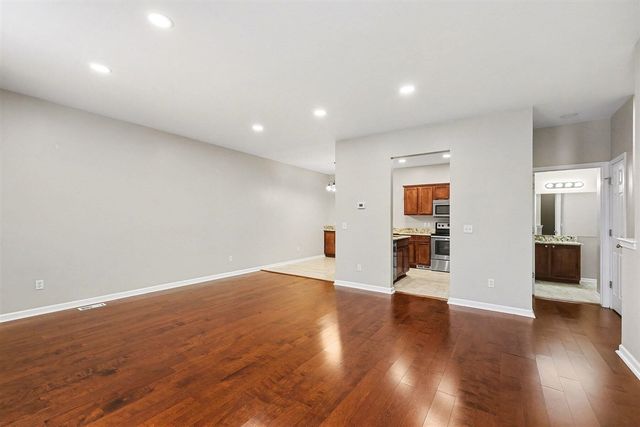 56607 Long Island Drive, Utica, MI 48316