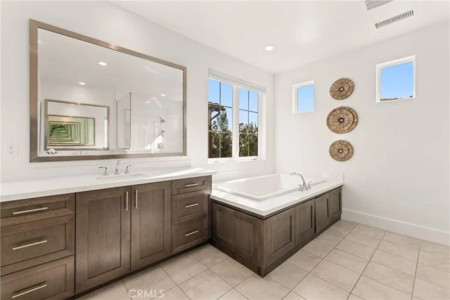 65 Glacier Valley, Irvine, CA 92602