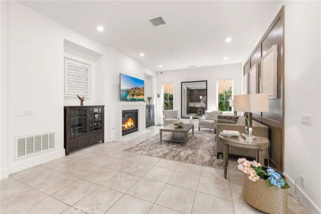 65 Glacier Valley, Irvine, CA 92602